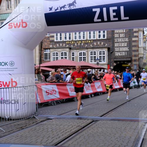 13.09.2026 - 21. swb-Marathon Bremen Tim E. http://msf.ph/oto/10314400 13.09.2026 10:55:10 Ziel 10589, 10646, 10901, 11040, 11174, 11569, 11620, 11860, 11889, 11976, 12313, 12800, 13592 meine-sportfotos.de