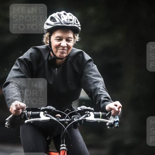 13.09.2026 - Stadtparktriathlon H.Heesch http://msf.ph/oto/10314404 13.09.2026 12:56:53 Radfahren 1083, 1109, 1115, 1163, 1205, 1231, 1272, 1386 meine-sportfotos.de