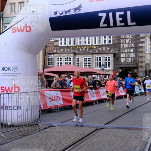 13.09.2026 - 21. swb-Marathon Bremen Tim E. http://msf.ph/oto/10314417 13.09.2026 10:55:10 Ziel 10589, 10646, 10901, 11040, 11174, 11569, 11620, 11860, 11889, 11976, 12313, 12800, 13592 meine-sportfotos.de
