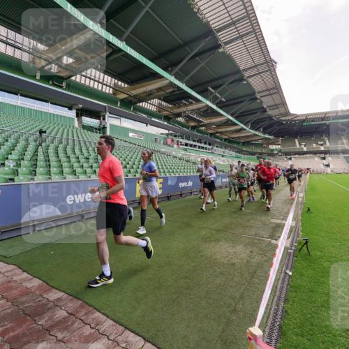 13.09.2026 - 21. swb-Marathon Bremen Michael Burmester http://msf.ph/oto/10314427 13.09.2026 13:09:57 Laufen im Stadion 164, 383, 391, 448, 532, 549, 563, 625, 813, 869, 898, 1025, 1072, 1124, 1150, 1180, 1398, 1738, 1855, 1867, 1880, 1894, 1967, 2202, 2208, 2232, 2243, 2268, 2284, 2333, 2339, 2342, 2380, 2413, 2429, 2432, 2441, 2467, 2471, 2525, 2530, 2553, 2573, 2594, 2654, 2682, 2692, 2714, 2717, 2785, 2819, 2823, 2841, 2897, 2920, 2930, 2931, 2932, 2941, 3032, 3063, 3086, 3089, 3122, 3208, 3291, 3316, 3327, 3333, 3370, 3398, 3410, 3437, 3470, 3707, 3769, 3857, 109 meine-sportfotos.de