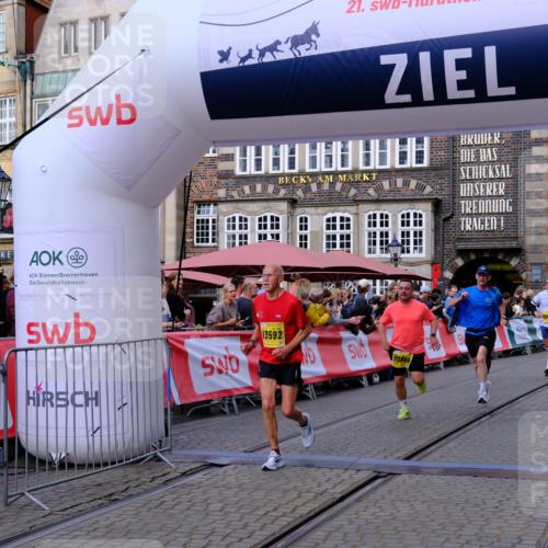 13.09.2026 - 21. swb-Marathon Bremen Tim E. http://msf.ph/oto/10314436 13.09.2026 10:55:10 Ziel 10589, 10646, 10901, 11040, 11174, 11569, 11620, 11860, 11889, 11976, 12313, 12800, 13592 meine-sportfotos.de