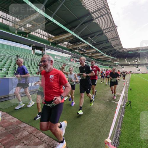 13.09.2026 - 21. swb-Marathon Bremen Michael Burmester http://msf.ph/oto/10314445 13.09.2026 13:10:00 Laufen im Stadion 164, 383, 391, 448, 532, 549, 563, 581, 625, 813, 869, 898, 1025, 1072, 1150, 1180, 1398, 1738, 1855, 1867, 1880, 1894, 1967, 2202, 2208, 2232, 2243, 2268, 2284, 2333, 2339, 2342, 2380, 2413, 2429, 2432, 2441, 2467, 2471, 2525, 2530, 2553, 2573, 2594, 2654, 2682, 2692, 2714, 2717, 2785, 2819, 2823, 2841, 2897, 2920, 2931, 2932, 2941, 3032, 3063, 3086, 3089, 3122, 3174, 3208, 3291, 3316, 3327, 3333, 3370, 3398, 3410, 3437, 3470, 3707, 3769, 3857, 109 meine-sportfotos.de