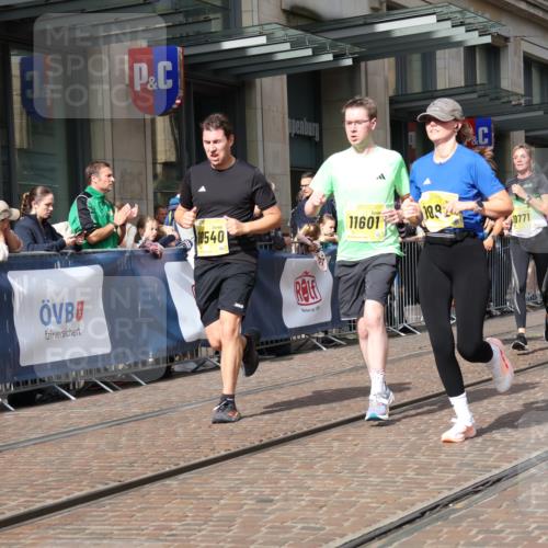 13.09.2026 - 21. swb-Marathon Bremen Strokosch-Dieckow http://msf.ph/oto/10314465 13.09.2026 10:56:33 Ziel 10157, 10372, 10408, 10486, 10540, 10610, 10721, 10771, 10824, 10888, 10936, 11000, 11064, 11079, 11328, 11474, 11601, 11872, 11946, 12032, 12284, 12434, 10184, 10211, 10240, 10322, 10356, 10372, 10443, 10670, 10675, 10699, 10844, 11069, 11256, 11280, 11317, 11349, 11407, 11570, 11693, 11795, 11844, 11855, 11871, 11911, 11996, 12452, 12543 meine-sportfotos.de