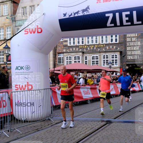 13.09.2026 - 21. swb-Marathon Bremen Tim E. http://msf.ph/oto/10314466 13.09.2026 10:55:11 Ziel 10589, 10646, 10901, 11040, 11569, 11620, 11860, 11889, 11976, 12313, 12800, 13592 meine-sportfotos.de