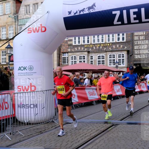 13.09.2026 - 21. swb-Marathon Bremen Tim E. http://msf.ph/oto/10314481 13.09.2026 10:55:11 Ziel 10589, 10646, 10901, 11040, 11569, 11620, 11860, 11889, 11976, 12313, 12800, 13592 meine-sportfotos.de