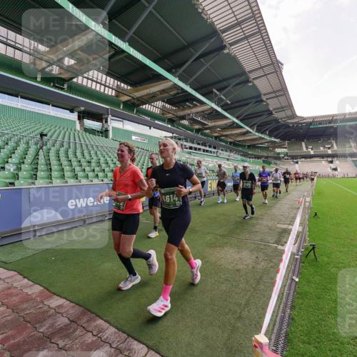 13.09.2026 - 21. swb-Marathon Bremen Michael Burmester http://msf.ph/oto/10314486 13.09.2026 13:10:04 Laufen im Stadion 164, 373, 383, 391, 448, 532, 549, 563, 581, 625, 813, 869, 898, 1025, 1072, 1150, 1180, 1398, 1738, 1855, 1867, 1880, 1894, 1967, 2202, 2208, 2232, 2243, 2268, 2284, 2333, 2339, 2342, 2380, 2413, 2429, 2432, 2441, 2471, 2525, 2530, 2553, 2573, 2594, 2654, 2682, 2692, 2714, 2717, 2784, 2785, 2819, 2823, 2841, 2920, 2931, 2932, 2941, 3026, 3032, 3063, 3086, 3089, 3122, 3174, 3207, 3208, 3291, 3316, 3327, 3333, 3370, 3398, 3410, 3437, 3470, 3707, 3769, 3857, 109 meine-sportfotos.de