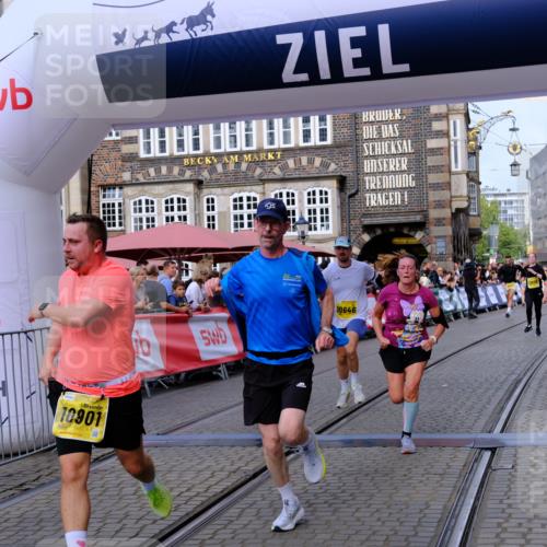 13.09.2026 - 21. swb-Marathon Bremen Tim E. http://msf.ph/oto/10314524 13.09.2026 10:55:12 Ziel 10589, 10646, 10901, 11040, 11569, 11620, 11860, 11889, 11976, 12313, 12800, 13592 meine-sportfotos.de