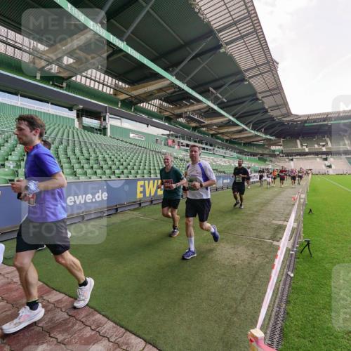 13.09.2026 - 21. swb-Marathon Bremen Michael Burmester http://msf.ph/oto/10314536 13.09.2026 13:10:08 Laufen im Stadion 164, 373, 383, 391, 448, 532, 549, 563, 581, 625, 813, 869, 898, 1025, 1072, 1150, 1180, 1398, 1738, 1855, 1867, 1880, 1894, 1967, 2202, 2208, 2232, 2243, 2268, 2284, 2333, 2339, 2342, 2413, 2429, 2432, 2441, 2471, 2525, 2530, 2553, 2573, 2594, 2654, 2682, 2692, 2714, 2717, 2784, 2785, 2819, 2823, 2920, 2931, 2932, 2941, 3026, 3032, 3063, 3086, 3089, 3122, 3174, 3207, 3208, 3291, 3316, 3327, 3333, 3370, 3398, 3410, 3437, 3470, 3707, 3769, 3857, 109 meine-sportfotos.de