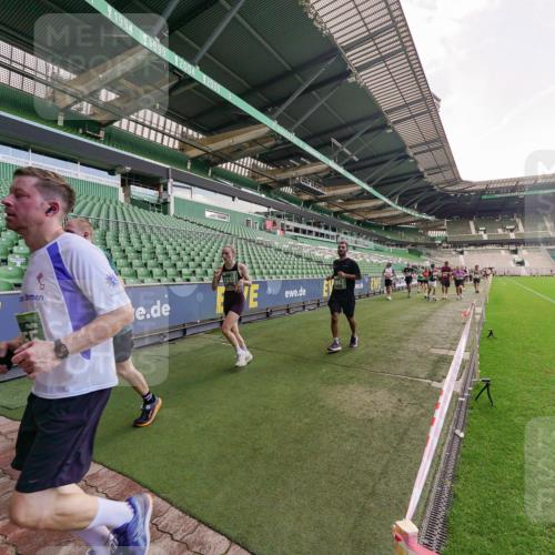 13.09.2026 - 21. swb-Marathon Bremen Michael Burmester http://msf.ph/oto/10314544 13.09.2026 13:10:09 Laufen im Stadion 164, 373, 383, 391, 448, 532, 549, 563, 581, 625, 813, 869, 898, 1025, 1072, 1150, 1180, 1398, 1738, 1855, 1867, 1880, 1894, 1967, 2202, 2208, 2232, 2243, 2268, 2284, 2333, 2339, 2342, 2413, 2429, 2432, 2441, 2471, 2525, 2530, 2553, 2573, 2594, 2654, 2682, 2692, 2714, 2717, 2784, 2785, 2819, 2823, 2920, 2931, 2932, 2941, 3026, 3032, 3063, 3086, 3089, 3122, 3174, 3207, 3208, 3291, 3316, 3327, 3333, 3370, 3398, 3409, 3410, 3437, 3470, 3707, 3769, 3857, 109 meine-sportfotos.de