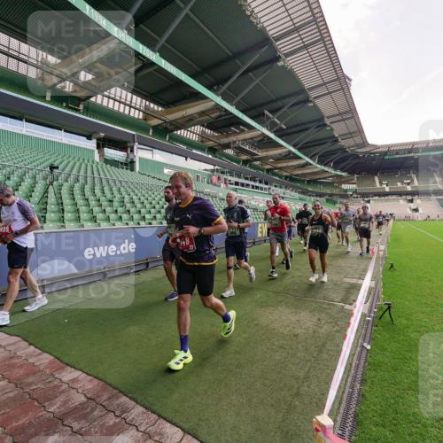 13.09.2026 - 21. swb-Marathon Bremen Michael Burmester http://msf.ph/oto/10314602 13.09.2026 13:10:20 Laufen im Stadion 164, 373, 383, 391, 448, 532, 549, 563, 581, 625, 813, 869, 898, 984, 1072, 1150, 1180, 1738, 1855, 1867, 1880, 1894, 1967, 2202, 2208, 2232, 2243, 2268, 2284, 2330, 2333, 2339, 2342, 2429, 2432, 2441, 2443, 2471, 2525, 2530, 2531, 2553, 2573, 2589, 2594, 2654, 2682, 2692, 2714, 2717, 2784, 2785, 2819, 2836, 2920, 2931, 2932, 2941, 3026, 3032, 3063, 3086, 3089, 3122, 3174, 3207, 3208, 3291, 3316, 3327, 3333, 3370, 3398, 3409, 3410, 3437, 3470, 3707, 3769, 3857, 109 meine-sportfotos.de