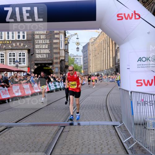 13.09.2026 - 21. swb-Marathon Bremen Tim E. http://msf.ph/oto/10314612 13.09.2026 10:55:14 Ziel 10646, 10901, 11569, 11620, 11860, 11889, 11908, 11976, 12313, 12800, 13592 meine-sportfotos.de