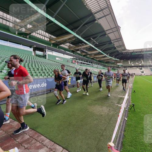 13.09.2026 - 21. swb-Marathon Bremen Michael Burmester http://msf.ph/oto/10314615 13.09.2026 13:10:22 Laufen im Stadion 164, 373, 383, 391, 448, 532, 549, 563, 581, 625, 813, 869, 898, 984, 1072, 1150, 1180, 1738, 1855, 1867, 1880, 1894, 1967, 2202, 2208, 2232, 2243, 2268, 2284, 2330, 2333, 2339, 2342, 2429, 2432, 2441, 2443, 2471, 2525, 2530, 2531, 2553, 2573, 2589, 2594, 2654, 2682, 2714, 2717, 2784, 2785, 2819, 2836, 2920, 2931, 2932, 2941, 3026, 3032, 3063, 3086, 3089, 3122, 3174, 3207, 3208, 3291, 3316, 3327, 3333, 3370, 3398, 3409, 3410, 3437, 3470, 3707, 3769, 3857, 109 meine-sportfotos.de
