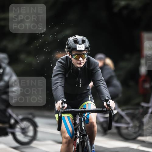 13.09.2026 - Stadtparktriathlon H.Heesch http://msf.ph/oto/10314617 13.09.2026 11:49:49 Radfahren 712, 802, 934 meine-sportfotos.de