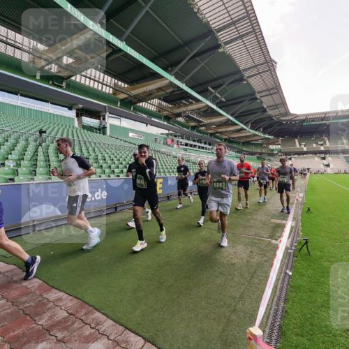 13.09.2026 - 21. swb-Marathon Bremen Michael Burmester http://msf.ph/oto/10314618 13.09.2026 13:10:22 Laufen im Stadion 164, 373, 383, 391, 448, 532, 549, 563, 581, 625, 813, 869, 898, 984, 1072, 1150, 1180, 1738, 1855, 1867, 1880, 1894, 1967, 2202, 2208, 2232, 2243, 2268, 2284, 2330, 2333, 2339, 2342, 2429, 2432, 2441, 2443, 2471, 2525, 2530, 2531, 2553, 2573, 2589, 2594, 2654, 2682, 2714, 2717, 2784, 2785, 2819, 2836, 2920, 2931, 2932, 2941, 3026, 3032, 3063, 3086, 3089, 3122, 3174, 3207, 3208, 3291, 3316, 3327, 3333, 3370, 3398, 3409, 3410, 3437, 3470, 3707, 3769, 3857, 109 meine-sportfotos.de