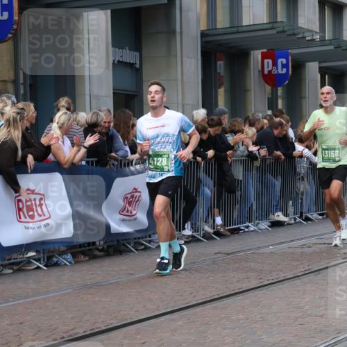 13.09.2026 - 21. swb-Marathon Bremen Strokosch-Dieckow http://msf.ph/oto/10314639 13.09.2026 13:15:47 Ziel 145, 481, 663, 740, 1605, 1955, 2623, 3134, 3149, 4128, 4823, 5430, 5474, 5913, 6106, 6481, 6721, 6744, 7307, 7413, 8398, 8487, 9115, 9278, 13008, 13149, 13158, 982, 1033, 1445, 2733, 3119, 3346, 3422, 3536, 3689, 3836, 3991, 4212, 4573, 4653, 4663, 5533, 5588, 6162, 6481, 6515, 6526, 7203, 7291, 7992, 9029, 9122, 9391, 9475, 9777, 13249 meine-sportfotos.de