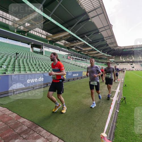 13.09.2026 - 21. swb-Marathon Bremen Michael Burmester http://msf.ph/oto/10314647 13.09.2026 13:10:25 Laufen im Stadion 164, 373, 383, 391, 448, 532, 549, 563, 581, 625, 813, 869, 898, 984, 1072, 1150, 1180, 1738, 1855, 1867, 1880, 1894, 1967, 2202, 2208, 2232, 2243, 2268, 2284, 2330, 2333, 2339, 2342, 2429, 2432, 2441, 2443, 2471, 2525, 2530, 2531, 2553, 2573, 2589, 2594, 2654, 2682, 2714, 2717, 2784, 2785, 2819, 2836, 2920, 2931, 2932, 2941, 3026, 3032, 3063, 3086, 3089, 3122, 3174, 3207, 3208, 3291, 3316, 3327, 3333, 3370, 3398, 3409, 3410, 3437, 3470, 3707, 3769, 3857, 109 meine-sportfotos.de