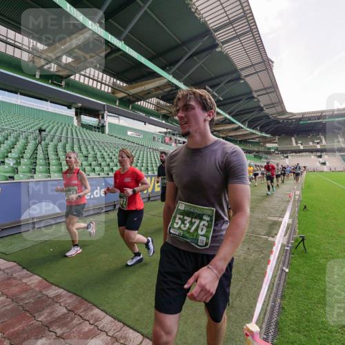 13.09.2026 - 21. swb-Marathon Bremen Michael Burmester http://msf.ph/oto/10314668 13.09.2026 13:10:27 Laufen im Stadion 164, 373, 383, 391, 448, 532, 549, 563, 581, 625, 813, 869, 898, 984, 1072, 1180, 1738, 1855, 1867, 1894, 1967, 2202, 2208, 2232, 2243, 2268, 2284, 2330, 2333, 2339, 2342, 2429, 2432, 2441, 2443, 2471, 2525, 2530, 2531, 2553, 2573, 2589, 2594, 2654, 2669, 2682, 2714, 2717, 2784, 2785, 2819, 2836, 2920, 2931, 2932, 2941, 3026, 3032, 3063, 3086, 3089, 3122, 3174, 3207, 3208, 3291, 3316, 3327, 3333, 3352, 3370, 3398, 3409, 3410, 3437, 3470, 3707, 3769, 3857, 109 meine-sportfotos.de