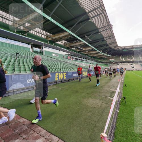 13.09.2026 - 21. swb-Marathon Bremen Michael Burmester http://msf.ph/oto/10314698 13.09.2026 13:10:29 Laufen im Stadion 164, 373, 383, 391, 448, 532, 549, 563, 581, 625, 813, 869, 898, 984, 1072, 1180, 1738, 1855, 1867, 1894, 1967, 2202, 2208, 2232, 2243, 2268, 2284, 2330, 2333, 2339, 2342, 2429, 2432, 2441, 2443, 2471, 2525, 2530, 2531, 2553, 2573, 2589, 2594, 2654, 2669, 2682, 2714, 2717, 2784, 2785, 2819, 2836, 2920, 2931, 2932, 2941, 3026, 3032, 3063, 3086, 3089, 3122, 3174, 3207, 3208, 3291, 3316, 3327, 3333, 3352, 3370, 3398, 3409, 3410, 3437, 3470, 3707, 3769, 3857, 109, 800 meine-sportfotos.de