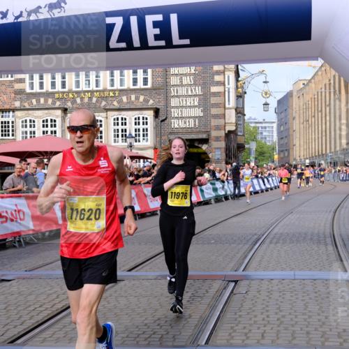 13.09.2026 - 21. swb-Marathon Bremen Tim E. http://msf.ph/oto/10314756 13.09.2026 10:55:16 Ziel 10555, 10646, 10901, 11001, 11620, 11860, 11889, 11908, 11976, 12313, 12800, 13592 meine-sportfotos.de