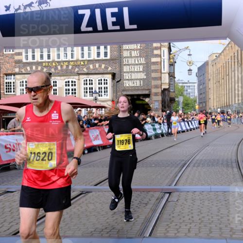13.09.2026 - 21. swb-Marathon Bremen Tim E. http://msf.ph/oto/10314770 13.09.2026 10:55:16 Ziel 10555, 10646, 10901, 11001, 11620, 11860, 11889, 11908, 11976, 12313, 12800, 13592 meine-sportfotos.de