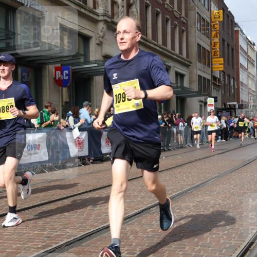 13.09.2026 - 21. swb-Marathon Bremen Strokosch-Dieckow http://msf.ph/oto/10314773 13.09.2026 10:56:38 Ziel 10157, 10408, 10486, 10610, 10771, 10772, 10888, 11000, 11079, 11328, 11872, 11946, 12032, 12284, 12434, 10184, 10211, 10240, 10322, 10356, 10372, 10540, 10670, 10675, 10721, 10824, 10844, 10936, 11064, 11069, 11256, 11317, 11349, 11407, 11474, 11570, 11601, 11795, 11844, 11855, 11871, 11911, 11996, 12543 meine-sportfotos.de