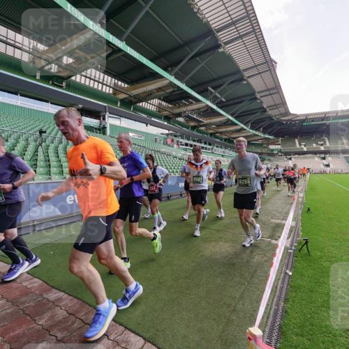 13.09.2026 - 21. swb-Marathon Bremen Michael Burmester http://msf.ph/oto/10314779 13.09.2026 13:10:38 Laufen im Stadion 164, 265, 373, 383, 391, 448, 532, 563, 581, 813, 869, 898, 984, 1072, 1180, 1738, 1855, 1867, 1894, 1952, 1967, 2202, 2208, 2232, 2268, 2284, 2299, 2330, 2333, 2339, 2342, 2432, 2443, 2471, 2525, 2530, 2531, 2553, 2573, 2589, 2594, 2654, 2669, 2682, 2714, 2717, 2784, 2785, 2819, 2836, 2920, 2931, 2932, 3026, 3032, 3063, 3086, 3089, 3122, 3159, 3174, 3207, 3208, 3291, 3316, 3333, 3352, 3370, 3398, 3409, 3410, 3437, 3470, 3707, 3769, 3857, 109, 800 meine-sportfotos.de