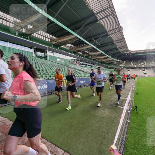 13.09.2026 - 21. swb-Marathon Bremen Michael Burmester http://msf.ph/oto/10314815 13.09.2026 13:10:42 Laufen im Stadion 164, 265, 373, 383, 391, 448, 532, 581, 869, 898, 984, 1180, 1738, 1855, 1867, 1894, 1952, 1967, 2202, 2232, 2268, 2281, 2284, 2299, 2330, 2333, 2339, 2342, 2432, 2443, 2471, 2525, 2530, 2531, 2553, 2573, 2589, 2594, 2654, 2669, 2682, 2714, 2717, 2784, 2785, 2804, 2819, 2836, 2920, 2931, 2932, 3026, 3032, 3063, 3086, 3089, 3122, 3159, 3174, 3207, 3208, 3291, 3316, 3333, 3352, 3370, 3398, 3409, 3410, 3437, 3470, 3707, 3769, 3857, 109, 800 meine-sportfotos.de