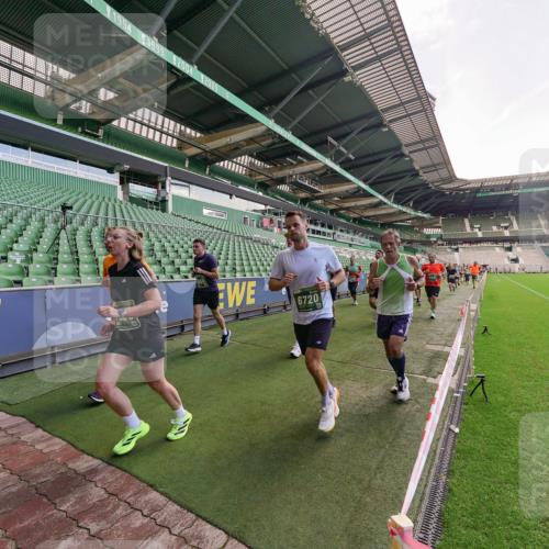 13.09.2026 - 21. swb-Marathon Bremen Michael Burmester http://msf.ph/oto/10314823 13.09.2026 13:10:42 Laufen im Stadion 164, 265, 373, 383, 391, 448, 532, 581, 869, 898, 984, 1180, 1738, 1855, 1867, 1894, 1952, 1967, 2202, 2232, 2268, 2281, 2284, 2299, 2330, 2333, 2339, 2342, 2432, 2443, 2471, 2525, 2530, 2531, 2553, 2573, 2589, 2594, 2654, 2669, 2682, 2714, 2717, 2784, 2785, 2804, 2819, 2836, 2920, 2931, 2932, 3026, 3032, 3063, 3086, 3089, 3122, 3159, 3174, 3207, 3208, 3291, 3316, 3333, 3352, 3370, 3398, 3409, 3410, 3437, 3470, 3707, 3769, 3857, 109, 800 meine-sportfotos.de