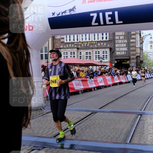 13.09.2026 - 21. swb-Marathon Bremen Tim E. http://msf.ph/oto/10314831 13.09.2026 10:55:34 Ziel 10555, 10725, 11001, 11014, 11466, 11631, 11910, 12201, 12218, 12258, 12549 meine-sportfotos.de