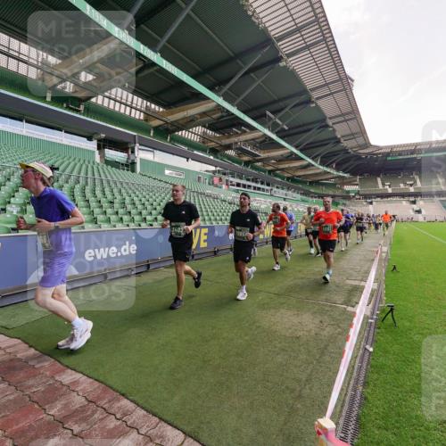 13.09.2026 - 21. swb-Marathon Bremen Michael Burmester http://msf.ph/oto/10314837 13.09.2026 13:10:43 Laufen im Stadion 164, 265, 373, 383, 391, 448, 532, 581, 869, 898, 984, 1180, 1738, 1855, 1867, 1894, 1952, 1967, 2202, 2232, 2268, 2281, 2284, 2299, 2330, 2333, 2339, 2342, 2432, 2443, 2471, 2525, 2530, 2531, 2553, 2573, 2589, 2594, 2654, 2669, 2682, 2714, 2717, 2784, 2785, 2804, 2819, 2836, 2920, 2931, 2932, 3026, 3032, 3063, 3086, 3089, 3122, 3159, 3174, 3207, 3208, 3291, 3316, 3333, 3352, 3370, 3398, 3409, 3410, 3470, 3707, 3769, 3857, 109, 800 meine-sportfotos.de
