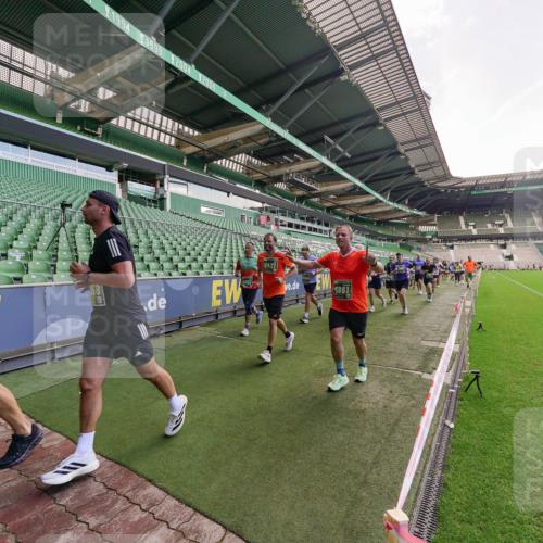 13.09.2026 - 21. swb-Marathon Bremen Michael Burmester http://msf.ph/oto/10314846 13.09.2026 13:10:44 Laufen im Stadion 164, 265, 373, 391, 448, 532, 581, 869, 898, 984, 1180, 1738, 1855, 1867, 1894, 1952, 1967, 2202, 2232, 2268, 2281, 2284, 2299, 2330, 2333, 2339, 2342, 2432, 2443, 2471, 2525, 2530, 2531, 2553, 2573, 2589, 2594, 2654, 2669, 2682, 2714, 2717, 2784, 2785, 2804, 2819, 2836, 2920, 2932, 3026, 3032, 3063, 3086, 3089, 3122, 3159, 3174, 3207, 3208, 3291, 3316, 3333, 3352, 3370, 3398, 3409, 3410, 3470, 3707, 3769, 3857, 109, 800 meine-sportfotos.de