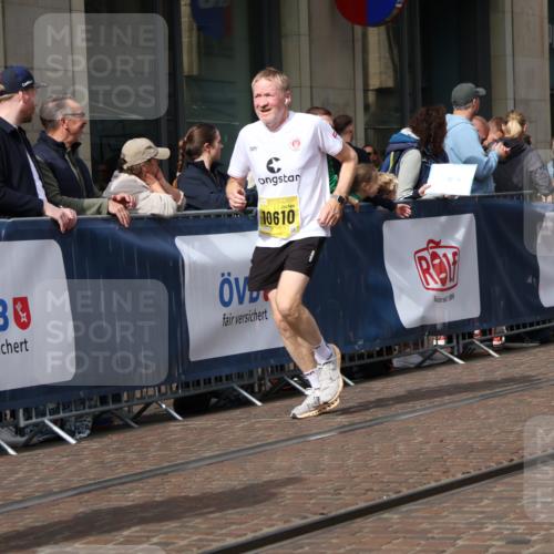13.09.2026 - 21. swb-Marathon Bremen Strokosch-Dieckow http://msf.ph/oto/10314879 13.09.2026 10:56:43 Ziel 10157, 10408, 10578, 10610, 10700, 10772, 11000, 11079, 11236, 11292, 11328, 11484, 11667, 11872, 11946, 12032, 12284, 12434, 10240, 10356, 10372, 10486, 10540, 10675, 10721, 10771, 10824, 10844, 10888, 10936, 11064, 11069, 11256, 11317, 11349, 11407, 11474, 11601, 11795, 11844, 11855, 11871, 11872, 11911, 11996, 12543 meine-sportfotos.de
