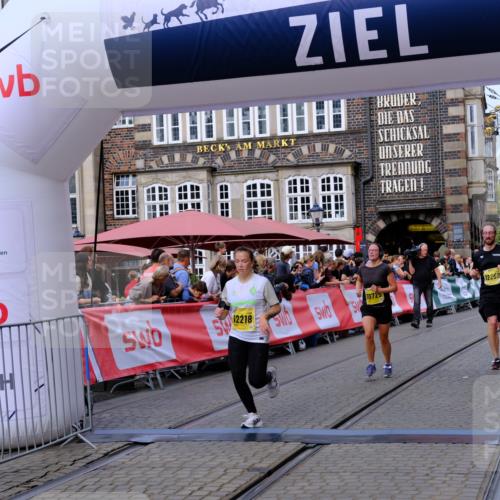 13.09.2026 - 21. swb-Marathon Bremen Tim E. http://msf.ph/oto/10314901 13.09.2026 10:55:37 Ziel 10256, 10725, 11014, 11466, 11631, 11910, 11977, 12201, 12218, 12258, 12549 meine-sportfotos.de