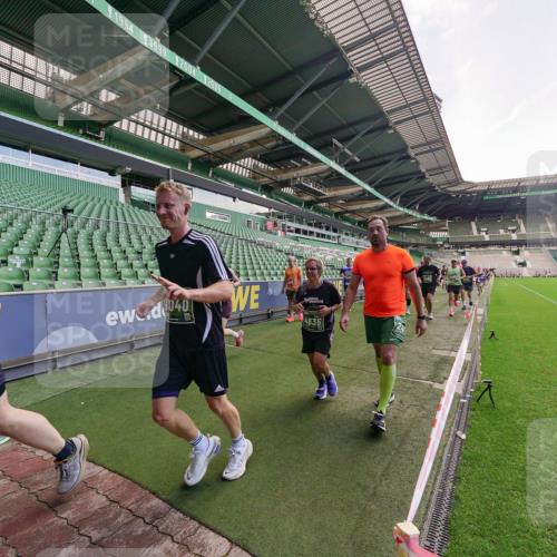 13.09.2026 - 21. swb-Marathon Bremen Michael Burmester http://msf.ph/oto/10314945 13.09.2026 13:10:57 Laufen im Stadion 164, 265, 373, 448, 581, 703, 869, 984, 1113, 1180, 1738, 1855, 1867, 1894, 1936, 1952, 1967, 2202, 2232, 2268, 2281, 2284, 2299, 2330, 2333, 2339, 2342, 2353, 2432, 2443, 2525, 2530, 2531, 2553, 2573, 2589, 2594, 2654, 2659, 2669, 2682, 2714, 2717, 2784, 2785, 2804, 2819, 2822, 2836, 2907, 2920, 2932, 2976, 3026, 3027, 3032, 3063, 3079, 3082, 3086, 3089, 3122, 3159, 3174, 3207, 3208, 3291, 3328, 3333, 3352, 3370, 3398, 3409, 3410, 3470, 3769, 800 meine-sportfotos.de