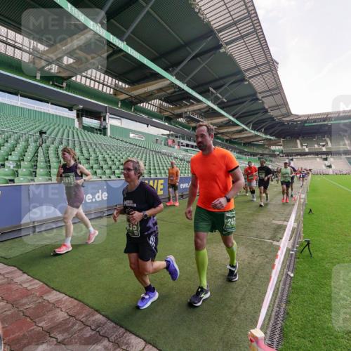 13.09.2026 - 21. swb-Marathon Bremen Michael Burmester http://msf.ph/oto/10314954 13.09.2026 13:10:57 Laufen im Stadion 164, 265, 373, 448, 581, 703, 869, 984, 1113, 1180, 1738, 1855, 1867, 1894, 1936, 1952, 1967, 2202, 2232, 2268, 2281, 2284, 2299, 2330, 2333, 2339, 2342, 2353, 2432, 2443, 2525, 2530, 2531, 2553, 2573, 2589, 2594, 2654, 2659, 2669, 2682, 2714, 2717, 2784, 2785, 2804, 2819, 2822, 2836, 2907, 2920, 2932, 2976, 3026, 3027, 3032, 3063, 3079, 3082, 3086, 3089, 3122, 3159, 3174, 3207, 3208, 3291, 3328, 3333, 3352, 3370, 3398, 3409, 3410, 3470, 3769, 800 meine-sportfotos.de