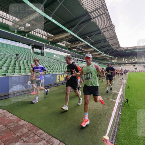 13.09.2026 - 21. swb-Marathon Bremen Michael Burmester http://msf.ph/oto/10314971 13.09.2026 13:11:00 Laufen im Stadion 164, 265, 373, 448, 581, 703, 869, 984, 1113, 1180, 1738, 1851, 1855, 1867, 1894, 1936, 1952, 1967, 2202, 2232, 2268, 2281, 2284, 2299, 2330, 2333, 2339, 2342, 2353, 2432, 2443, 2525, 2530, 2531, 2553, 2573, 2589, 2594, 2654, 2659, 2669, 2682, 2714, 2717, 2784, 2785, 2804, 2819, 2822, 2836, 2907, 2920, 2932, 2976, 3026, 3027, 3032, 3063, 3079, 3082, 3086, 3089, 3122, 3159, 3174, 3207, 3208, 3291, 3328, 3352, 3370, 3398, 3409, 3410, 3470, 3769, 800 meine-sportfotos.de