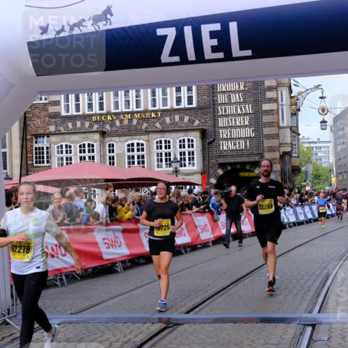 13.09.2026 - 21. swb-Marathon Bremen Tim E. http://msf.ph/oto/10314972 13.09.2026 10:55:39 Ziel 10256, 10725, 11014, 11414, 11466, 11631, 11910, 11941, 11977, 12201, 12218, 12258, 12549 meine-sportfotos.de