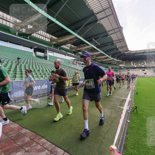 13.09.2026 - 21. swb-Marathon Bremen Michael Burmester http://msf.ph/oto/10314981 13.09.2026 13:11:01 Laufen im Stadion 164, 265, 373, 448, 581, 703, 869, 984, 1113, 1180, 1738, 1851, 1855, 1867, 1894, 1936, 1952, 1967, 2202, 2232, 2268, 2281, 2284, 2299, 2330, 2333, 2339, 2342, 2353, 2426, 2432, 2443, 2530, 2531, 2553, 2573, 2589, 2594, 2654, 2659, 2669, 2682, 2714, 2717, 2784, 2785, 2804, 2819, 2822, 2836, 2907, 2920, 2932, 2976, 3026, 3027, 3032, 3063, 3079, 3082, 3086, 3089, 3122, 3159, 3174, 3207, 3208, 3291, 3328, 3352, 3370, 3409, 3410, 3470, 3769, 800 meine-sportfotos.de