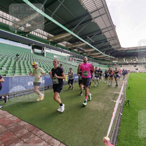 13.09.2026 - 21. swb-Marathon Bremen Michael Burmester http://msf.ph/oto/10314995 13.09.2026 13:11:02 Laufen im Stadion 164, 265, 373, 448, 581, 703, 869, 984, 1113, 1180, 1738, 1851, 1855, 1867, 1894, 1936, 1952, 1967, 2202, 2232, 2268, 2281, 2284, 2299, 2330, 2333, 2339, 2342, 2353, 2426, 2432, 2443, 2530, 2531, 2553, 2573, 2589, 2594, 2654, 2659, 2669, 2682, 2714, 2717, 2784, 2785, 2804, 2819, 2822, 2836, 2907, 2920, 2932, 2976, 3026, 3027, 3063, 3079, 3082, 3086, 3089, 3122, 3159, 3174, 3207, 3208, 3291, 3328, 3352, 3370, 3409, 3410, 3470, 3769, 800 meine-sportfotos.de