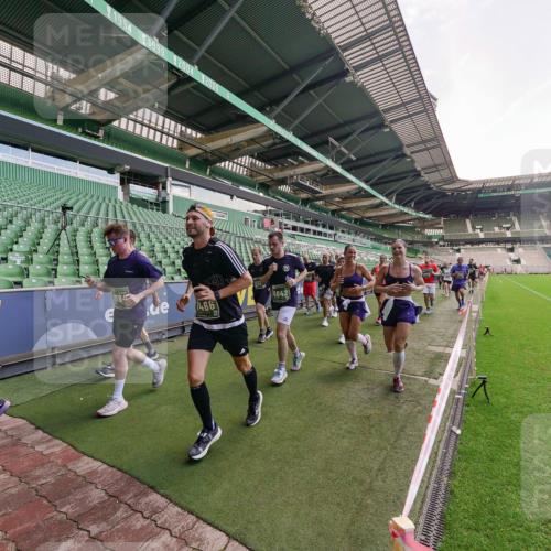 13.09.2026 - 21. swb-Marathon Bremen Michael Burmester http://msf.ph/oto/10315013 13.09.2026 13:11:04 Laufen im Stadion 164, 265, 373, 448, 581, 703, 869, 984, 1113, 1180, 1738, 1851, 1855, 1867, 1894, 1936, 1952, 1967, 2202, 2232, 2248, 2268, 2281, 2284, 2299, 2330, 2333, 2339, 2342, 2353, 2426, 2432, 2443, 2530, 2531, 2553, 2573, 2589, 2594, 2654, 2659, 2669, 2682, 2714, 2717, 2784, 2785, 2804, 2819, 2822, 2836, 2907, 2920, 2932, 2976, 3026, 3027, 3063, 3079, 3082, 3086, 3089, 3122, 3159, 3174, 3207, 3208, 3291, 3328, 3349, 3352, 3370, 3409, 3410, 3470, 3769, 800 meine-sportfotos.de
