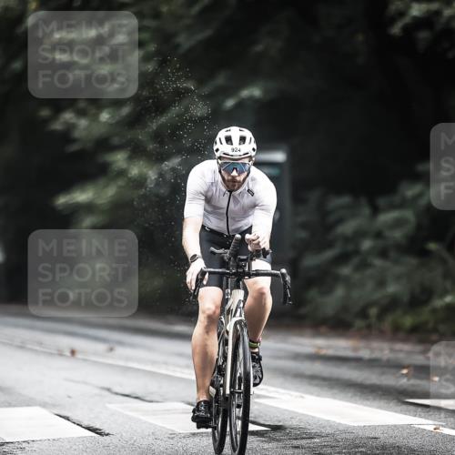 13.09.2026 - Stadtparktriathlon H.Heesch http://msf.ph/oto/10315039 13.09.2026 11:50:24 Radfahren 908, 924 meine-sportfotos.de