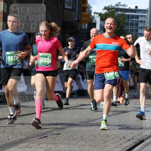 13.09.2026 - 21. swb-Marathon Bremen Strokosch-Dieckow http://msf.ph/oto/10315041 13.09.2026 13:24:26 Ziel 102, 342, 776, 909, 1199, 2210, 2370, 2491, 2967, 3044, 3372, 5012, 5104, 5146, 5208, 5257, 5397, 5481, 5623, 5928, 6105, 6772, 7059, 7069, 7081, 7094, 7105, 8082, 8179, 9087, 9916, 10059, 13007, 13219, 282, 789, 790, 1582, 3375, 3524, 3994, 5328, 5572, 5953, 6080, 7568, 8310, 8636, 8881, 9264, 9541, 9676, 10069, 10071, 10097 meine-sportfotos.de