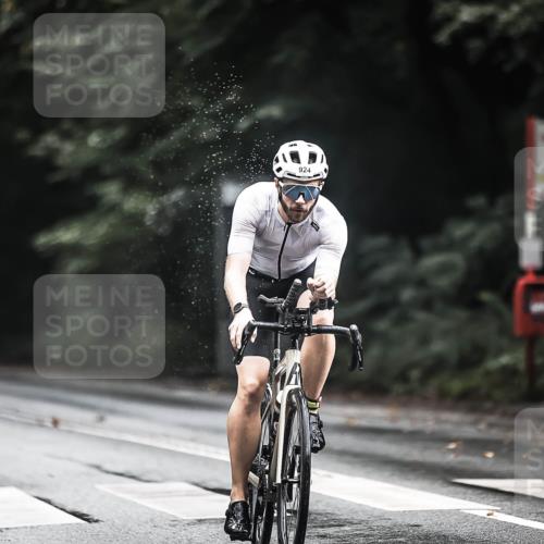 13.09.2026 - Stadtparktriathlon H.Heesch http://msf.ph/oto/10315043 13.09.2026 11:50:24 Radfahren 908, 924 meine-sportfotos.de