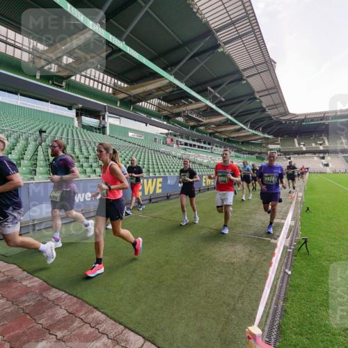 13.09.2026 - 21. swb-Marathon Bremen Michael Burmester http://msf.ph/oto/10315051 13.09.2026 13:11:07 Laufen im Stadion 164, 265, 373, 448, 581, 703, 843, 869, 984, 1113, 1180, 1435, 1738, 1849, 1851, 1855, 1867, 1894, 1936, 1952, 1967, 2202, 2232, 2248, 2268, 2281, 2284, 2299, 2330, 2333, 2339, 2342, 2353, 2375, 2426, 2432, 2443, 2530, 2531, 2553, 2573, 2589, 2594, 2654, 2659, 2669, 2682, 2714, 2717, 2784, 2785, 2804, 2819, 2822, 2836, 2907, 2920, 2932, 2976, 3026, 3027, 3063, 3079, 3082, 3086, 3089, 3122, 3159, 3174, 3207, 3208, 3291, 3328, 3349, 3352, 3370, 3409, 3410, 3470, 800 meine-sportfotos.de