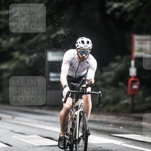 13.09.2026 - Stadtparktriathlon H.Heesch http://msf.ph/oto/10315052 13.09.2026 11:50:24 Radfahren 908, 924 meine-sportfotos.de