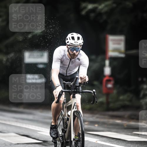 13.09.2026 - Stadtparktriathlon H.Heesch http://msf.ph/oto/10315056 13.09.2026 11:50:25 Radfahren 908, 924 meine-sportfotos.de