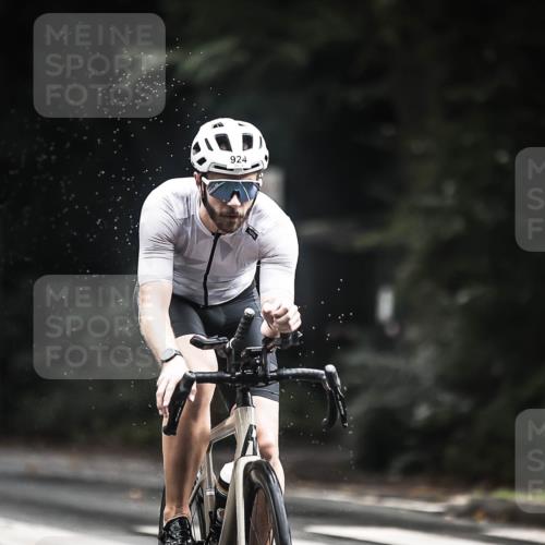 13.09.2026 - Stadtparktriathlon H.Heesch http://msf.ph/oto/10315074 13.09.2026 11:50:25 Radfahren 908, 924 meine-sportfotos.de