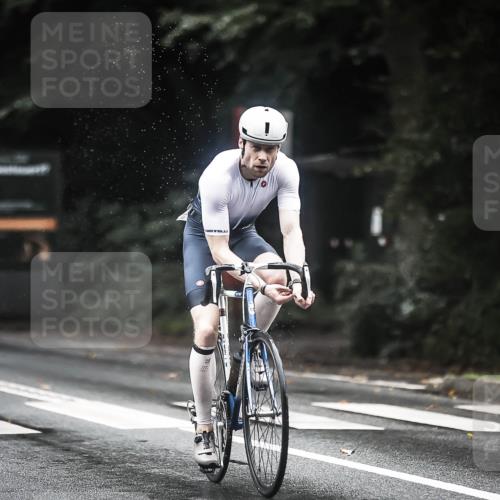 13.09.2026 - Stadtparktriathlon H.Heesch http://msf.ph/oto/10315078 13.09.2026 12:57:44 Radfahren 1135, 1306, 1374, 1409 meine-sportfotos.de