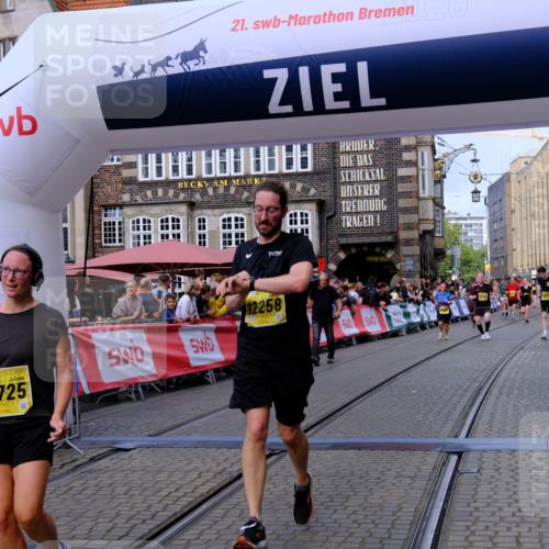 13.09.2026 - 21. swb-Marathon Bremen Tim E. http://msf.ph/oto/10315079 13.09.2026 10:55:41 Ziel 10203, 10256, 10725, 11014, 11414, 11466, 11631, 11748, 11910, 11941, 11977, 12030, 12201, 12218, 12258, 12348, 12549 meine-sportfotos.de