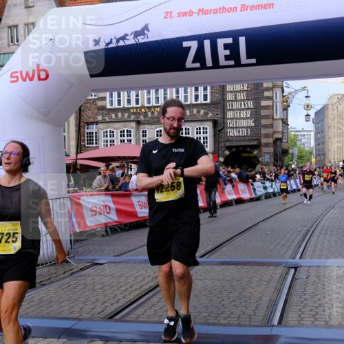 13.09.2026 - 21. swb-Marathon Bremen Tim E. http://msf.ph/oto/10315097 13.09.2026 10:55:41 Ziel 10203, 10256, 10725, 11014, 11414, 11466, 11631, 11748, 11910, 11941, 11977, 12030, 12201, 12218, 12258, 12348, 12549 meine-sportfotos.de